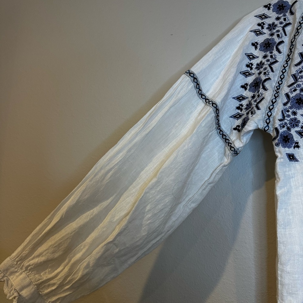 Women’s feminine bohemian white blue‎ and flower design in women’s size L blouse - Picture 3 of 7
